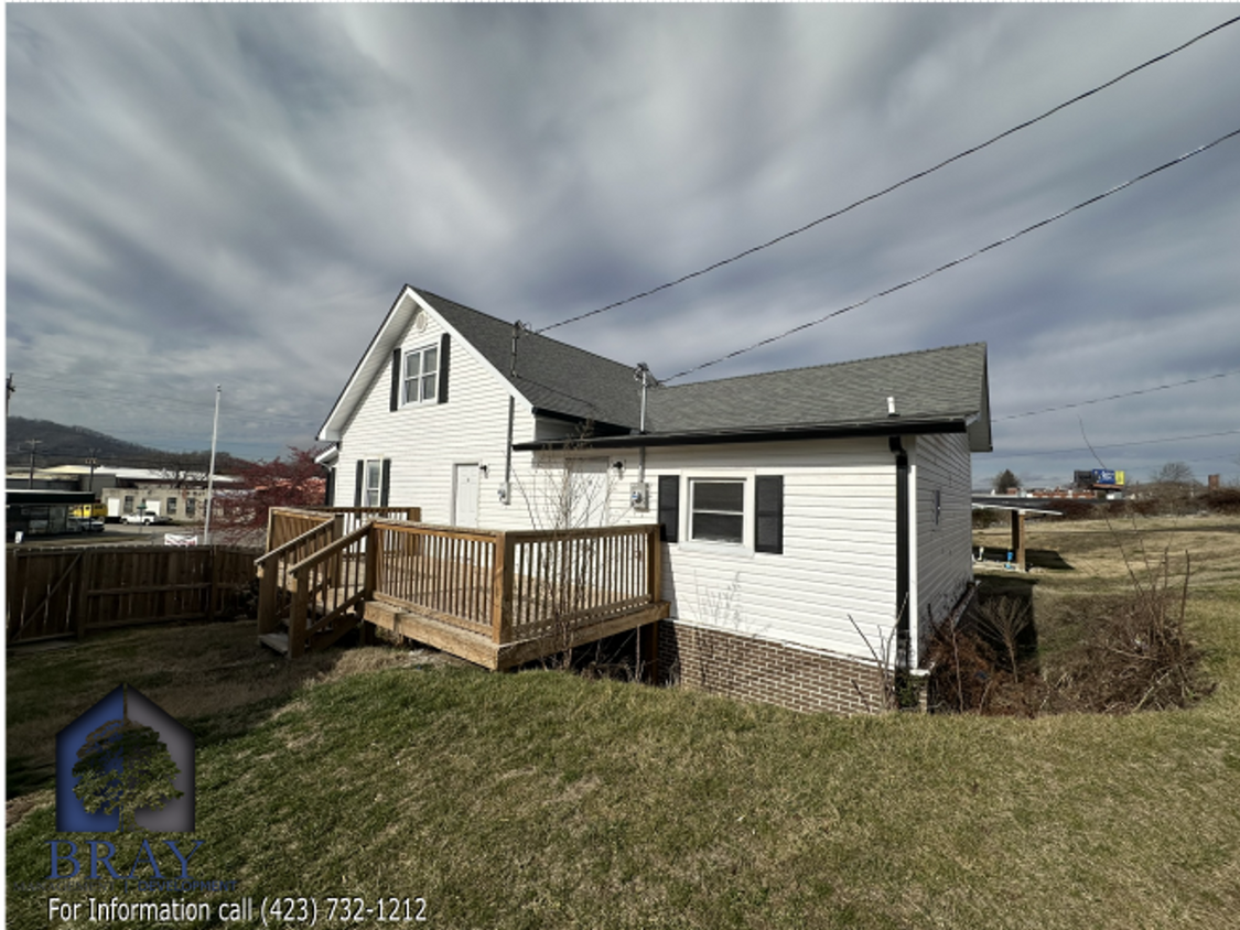 Primary Photo - 733 E Sullivan St