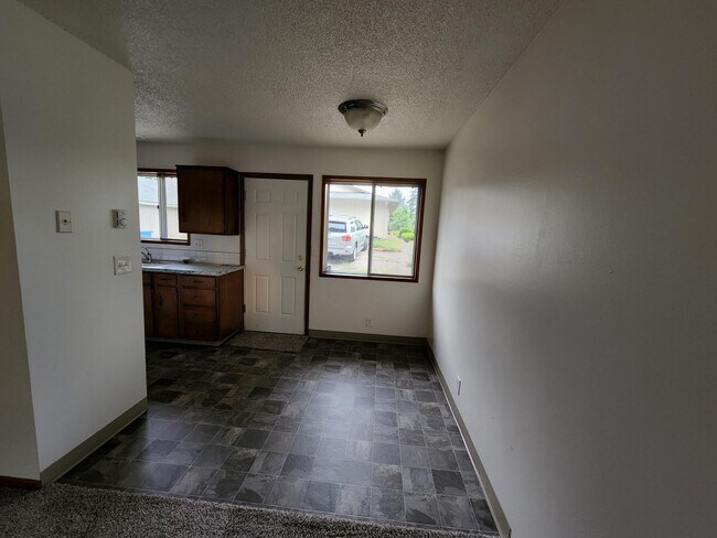 Building Photo - 1304 E 29th St