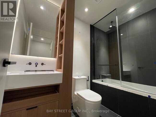 Building Photo - 55 Charles St E