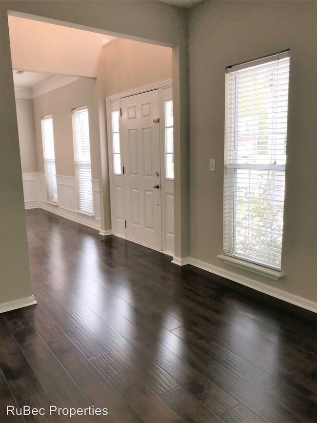 Building Photo - 4 br, 2.5 bath House - 743 West Cheval Drive