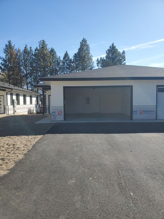Primary Photo - Brand New Zero Step Duplex in Deer Park