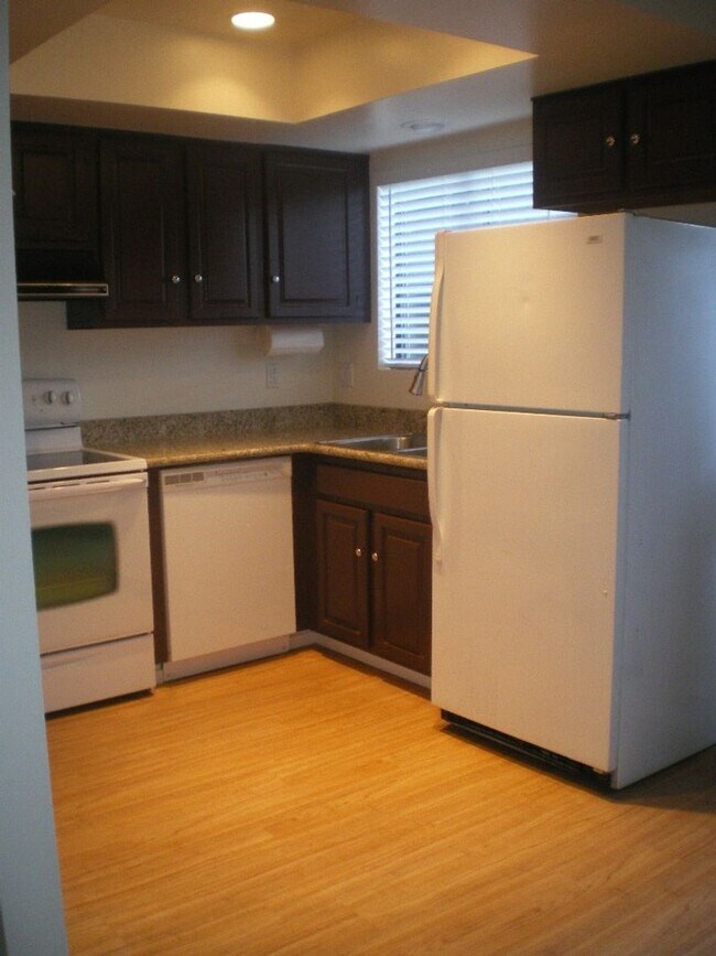 Building Photo - 750 Chorro St