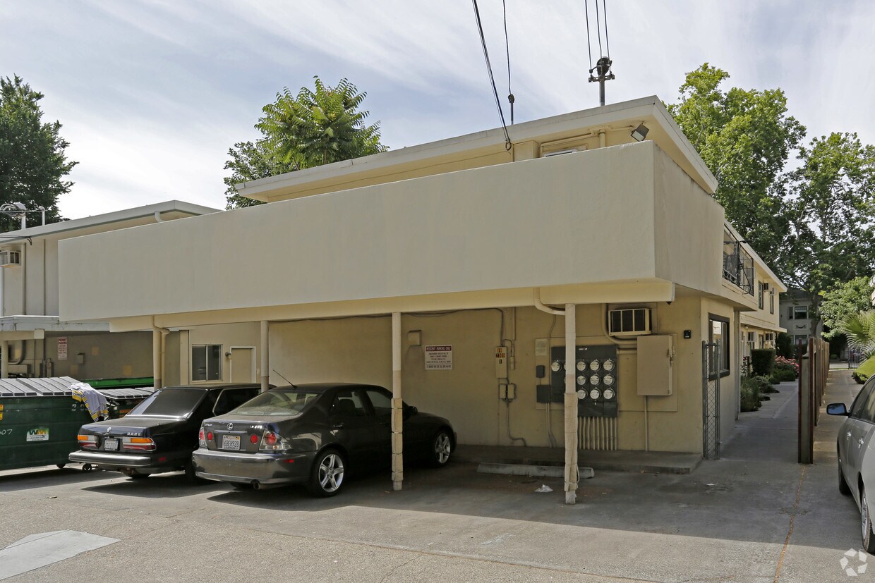 Building Photo - 2309 I St