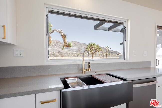 Building Photo - 59276 Applegate Way