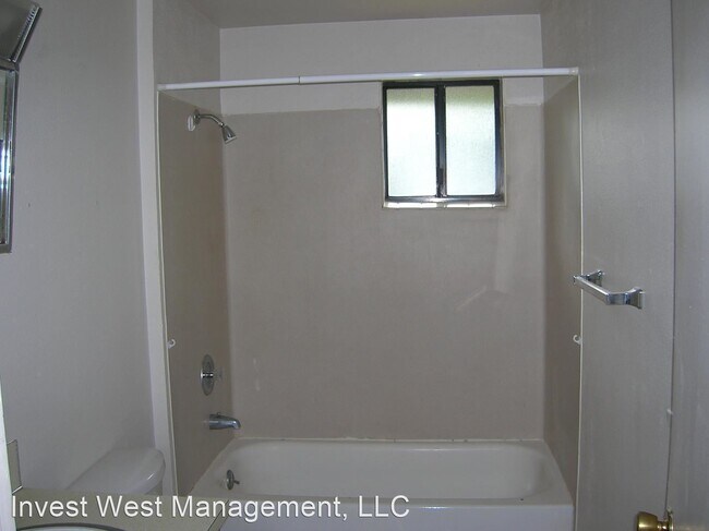 Foto del edificio - 4210-4216 NE 137th Ave