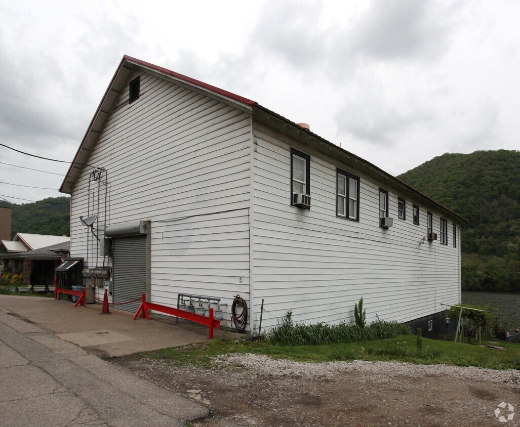 30 4th Ave, Montgomery, WV 25136 Apartments in Montgomery, WV