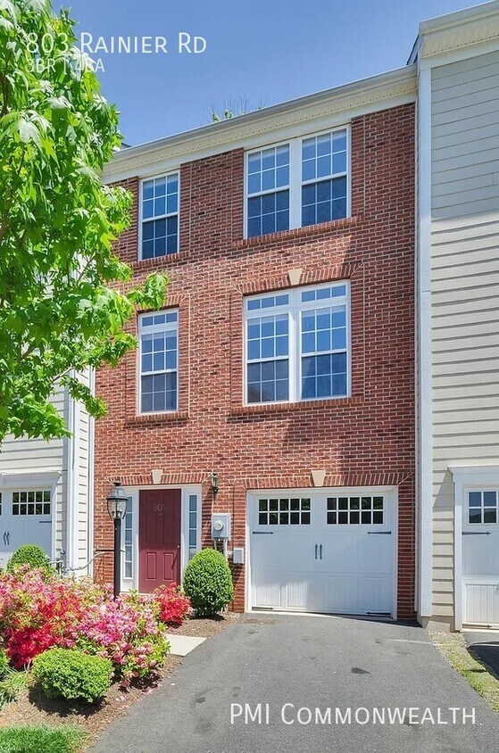 Foto principal - 3 Bed / 3.5 Bath Townhouse (Available 9/10...