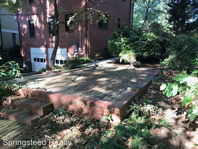 Building Photo - 2102 Belvedere Ave