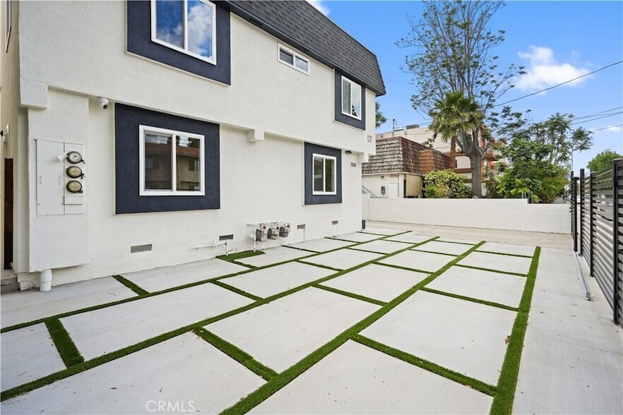 Foto principal - 7010 Lennox Ave