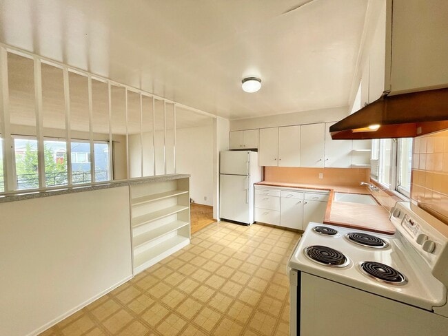 Building Photo - 495 Douglass St