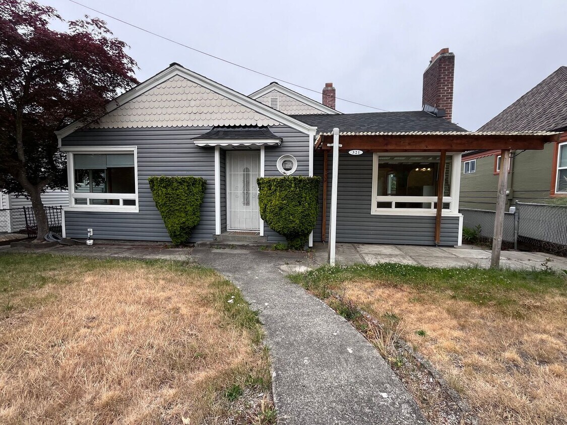 Primary Photo - Charming Bremerton Home with Fenced Yard