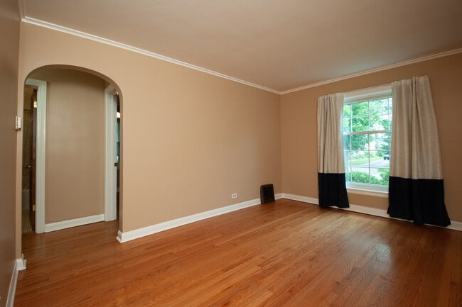 living room 2nd view - 242 N Delphia Ave
