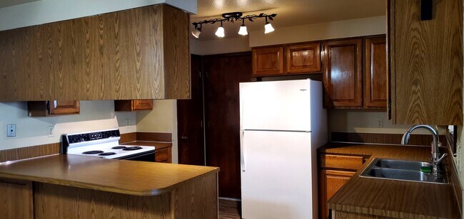 Foto del edificio - 414 S Curtis Rd