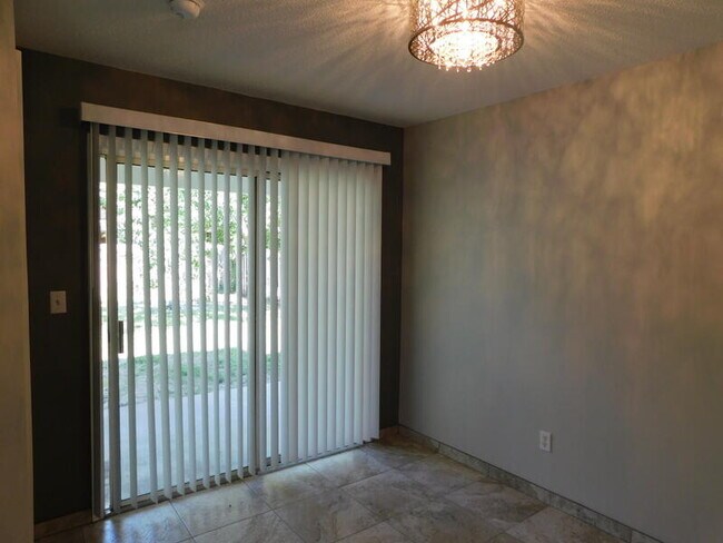 Building Photo - 2975 Blue Pine Ln