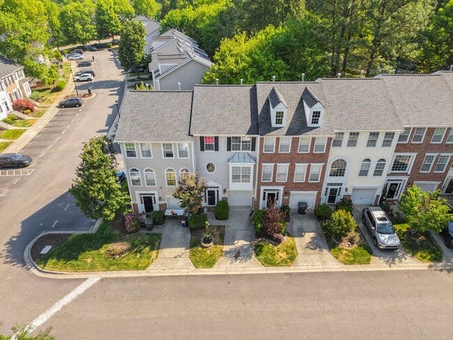 Foto del edificio - Spacious 3 Story Townhome Located in the Heart Raleigh! Available Now!