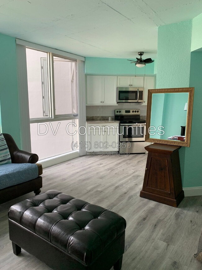 Building Photo - 470 3rd St S