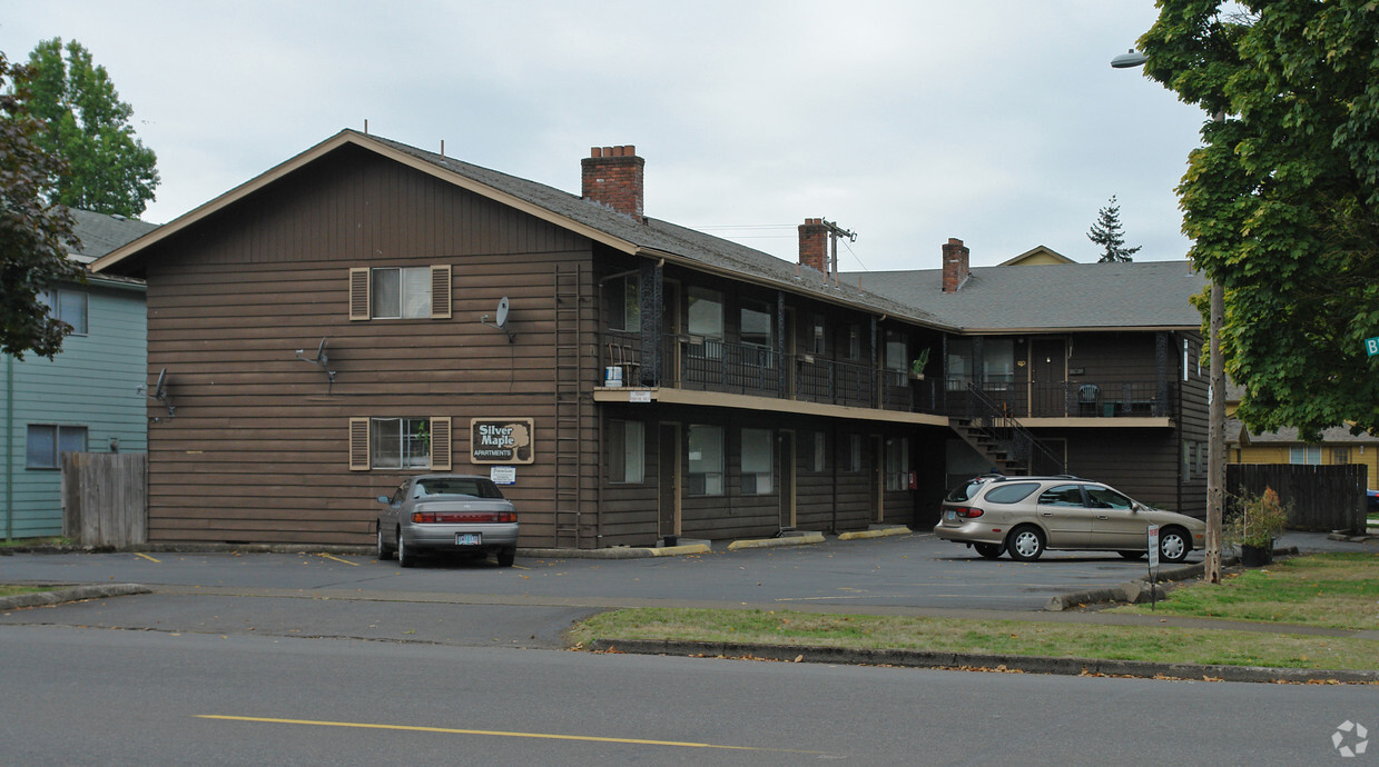 Primary Photo - Silver Maple Apartments