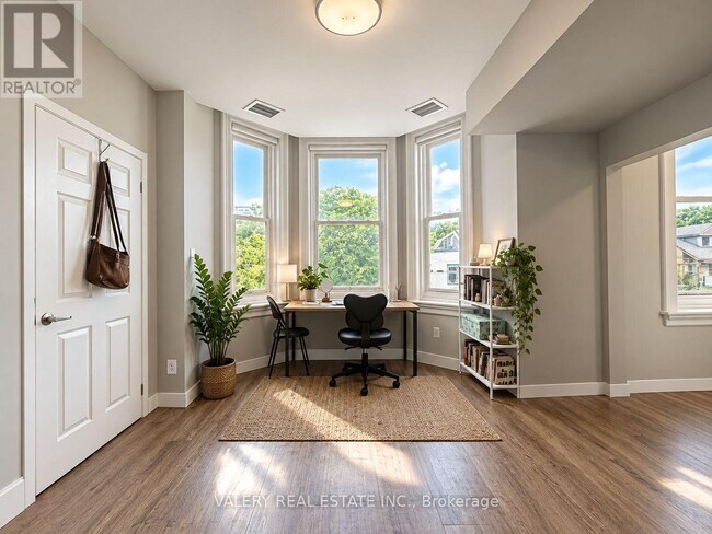 Photo du bâtiment - 205 Gerrard St E