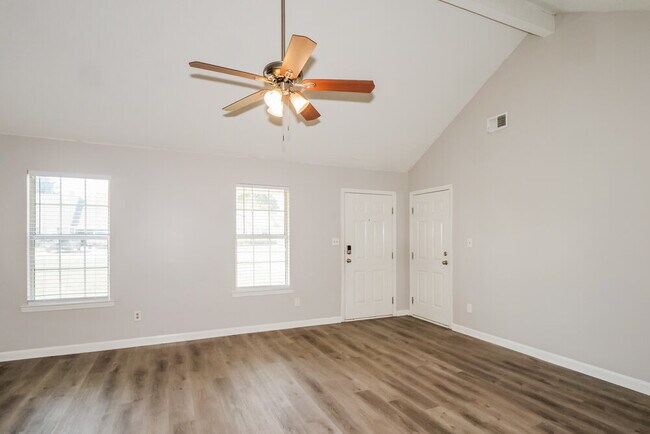 Foto del edificio - 6650 Black Oak Dr