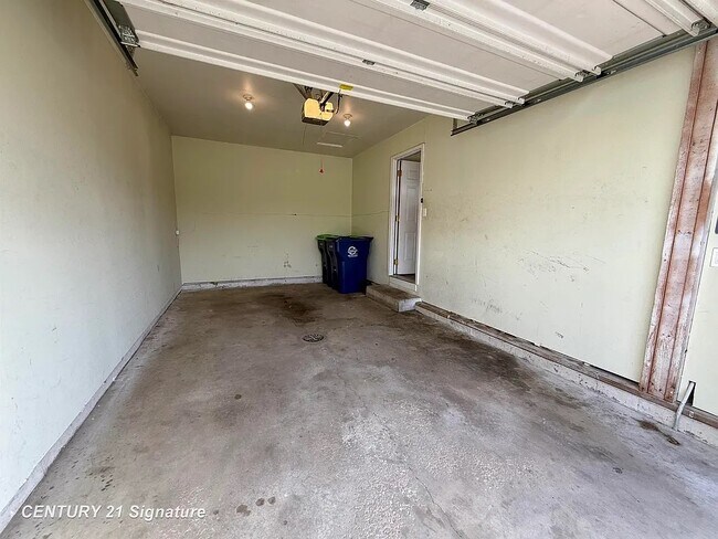 Foto del edificio - 6030 Canton Dr
