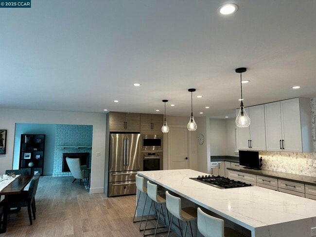 Foto del edificio - 226 Alderbrook Pl