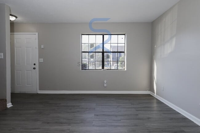 Building Photo - Move in before December 15th and get $100 OFF your rent for the first 3 months — PLUS a $250 Amaz...