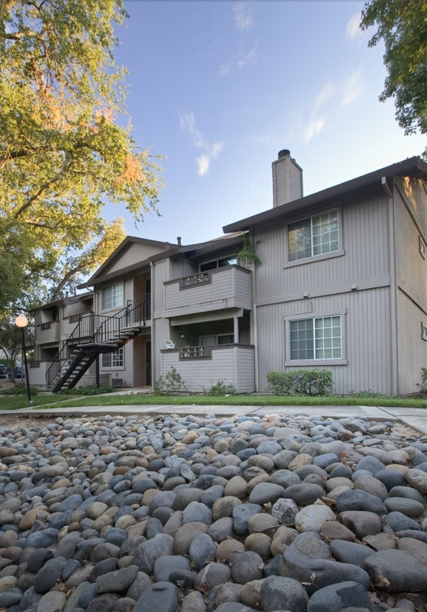 Building Photo - Oak Creek Village