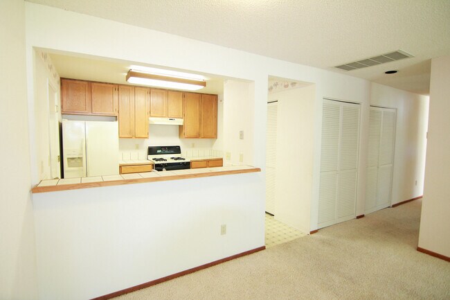 Foto del edificio - 55 and Older Condo in Sierra Lakeside