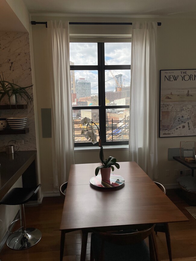 Dining Area - 80 Metropolitan Ave