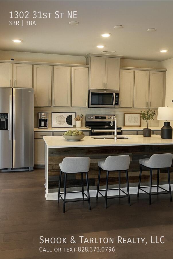 Photo - 1302 31st St NE House