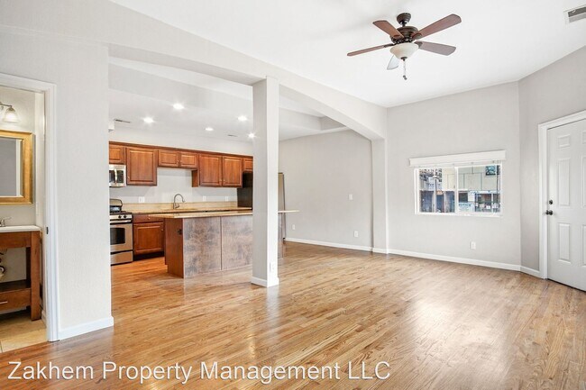 Building Photo - 2 br, 1.5 bath House - 100 Galapago Street