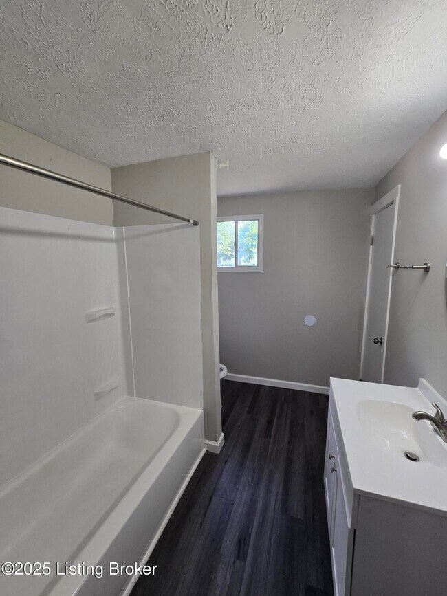 Building Photo - 1542 Garland Ave