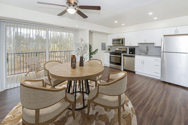 Building Photo - Brookside Manor Apartments and Townhomes