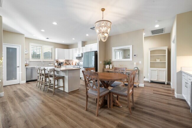 Building Photo - 638 Riverbed Cir