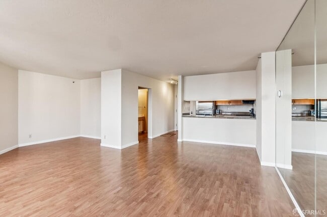 Building Photo - 900 Bush St