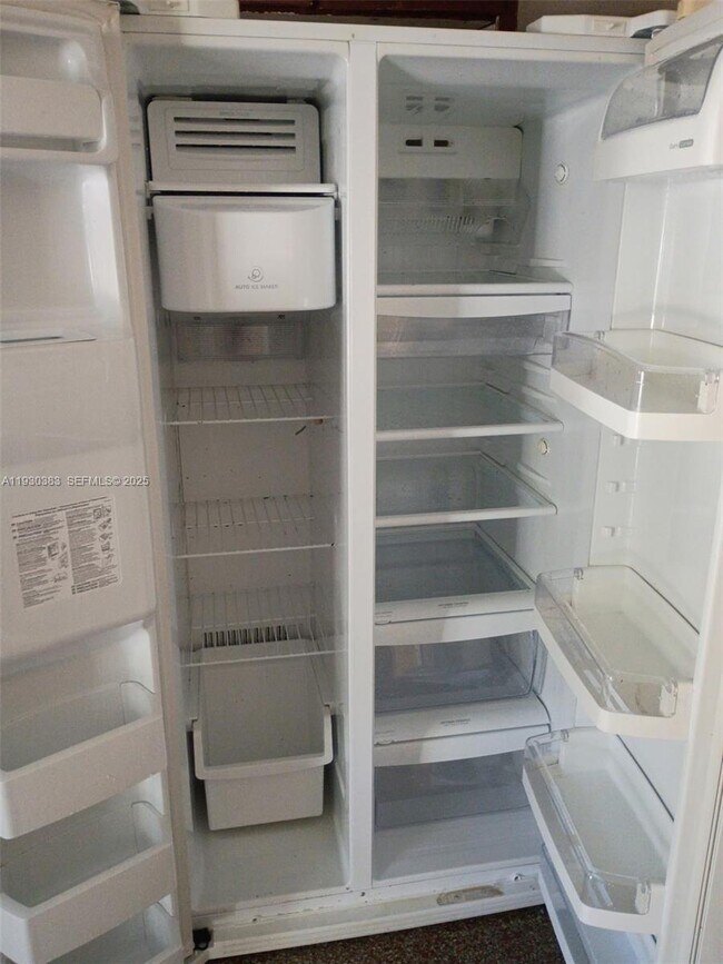 Foto del edificio - 1017 Chipola Rd