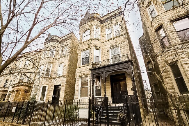 Foto del edificio - 919 W Newport Ave