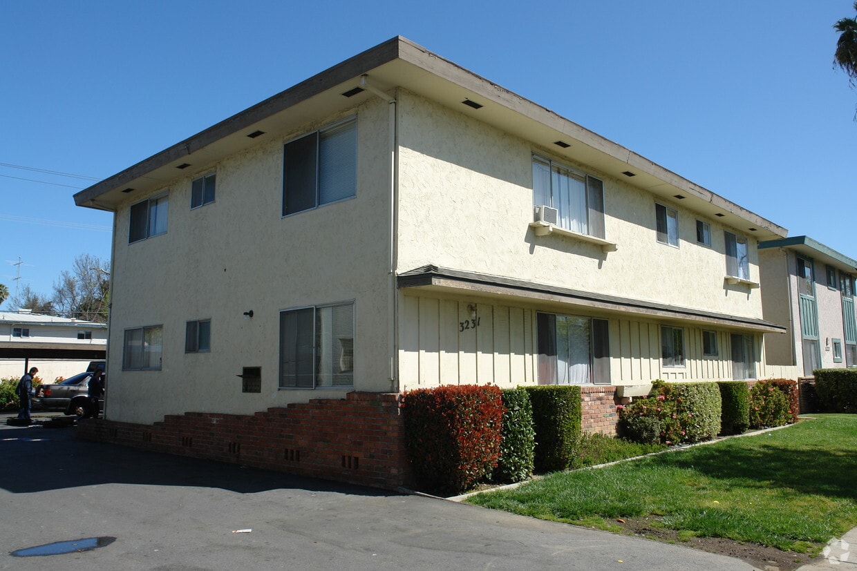 Primary Photo - 3231 Impala Dr