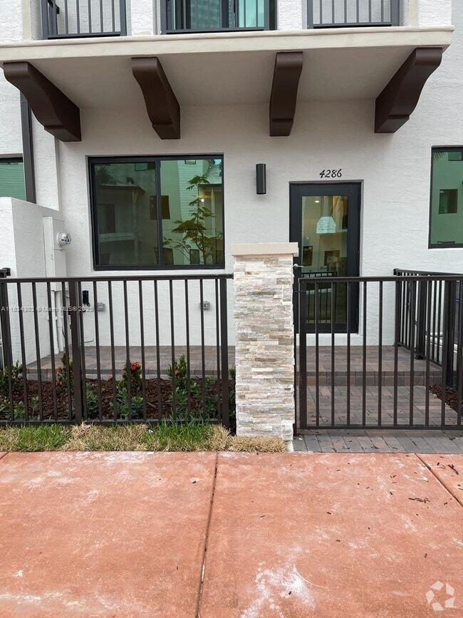 Building Photo - 4286 NW 83rd Ave