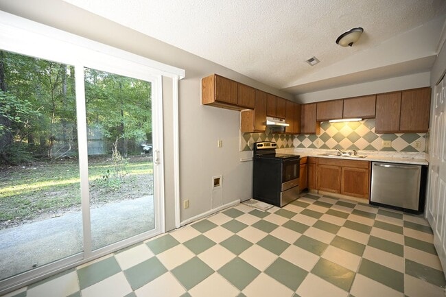 Building Photo - For Rent: Beautiful 3-Bedroom Home in Durh...