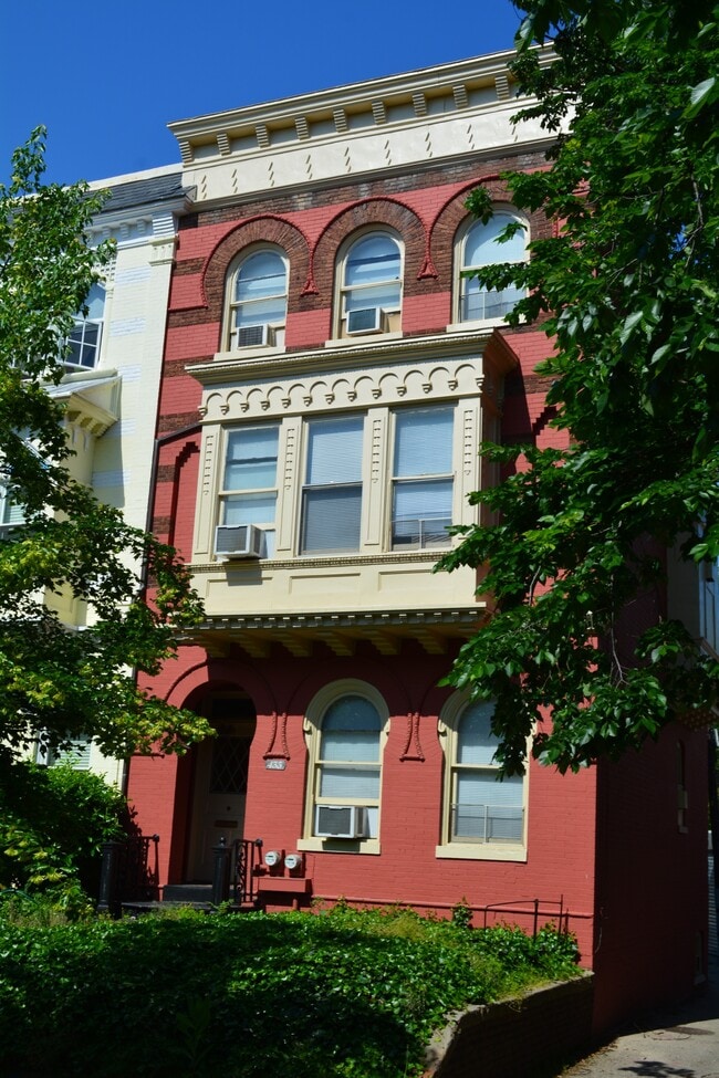 Building Photo - 433 2nd St SE