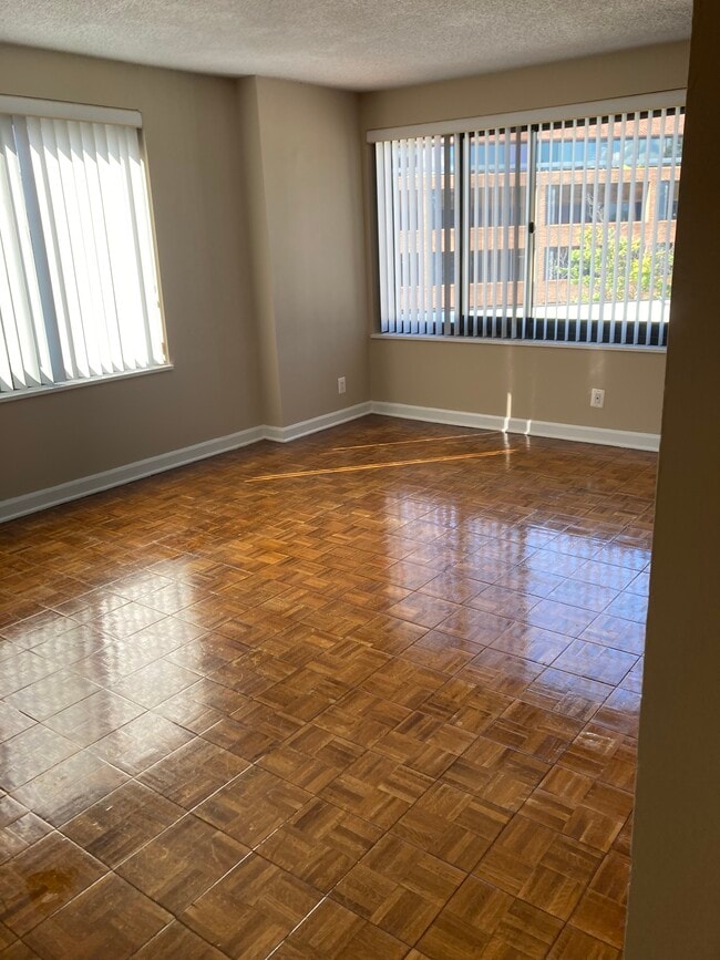 Living room - 1077 30th St NW