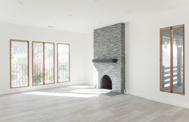 Building Photo - 8575 Horner St