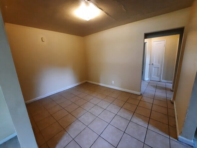 Comedor - 1743 Sonne Ave