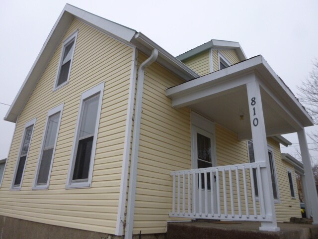 Building Photo - 810 Spring St