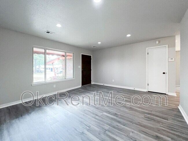 Foto del edificio - 2700 N Wheeler Ave
