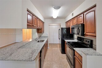Building Photo - 9833 Westview Dr