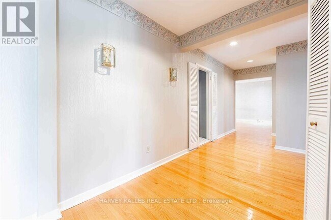 Building Photo - 550 Glencairn Ave