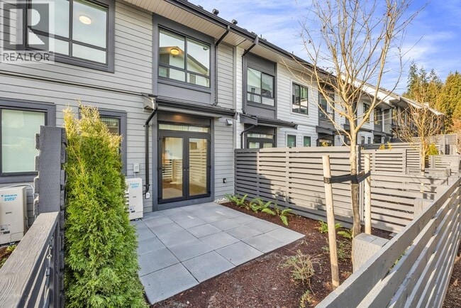 Building Photo - 3535 Highland Dr