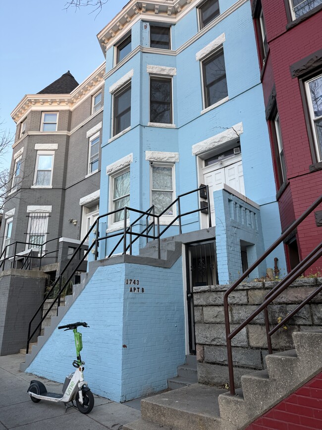 Foto del edificio - 1743 N Capitol St NE